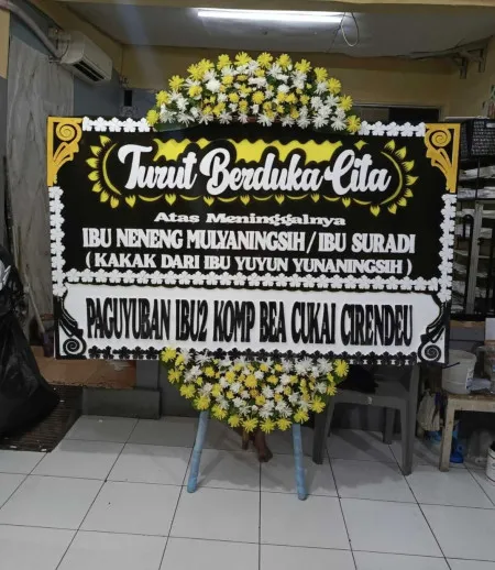 Papan Bunga Duka Tinumpuk Juntinyuat