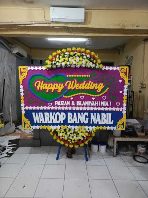 Papan Bunga di Tinumpuk Juntinyuat