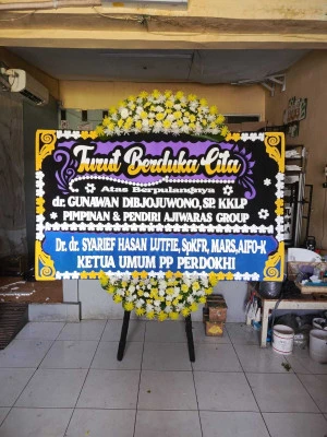 Papan Bunga di Tinumpuk Juntinyuat